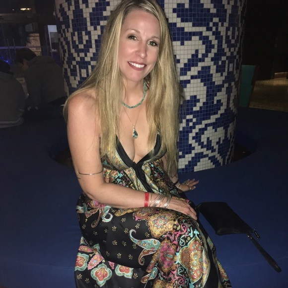 Meet your Posher, Cynthia - Picture 2 of 3